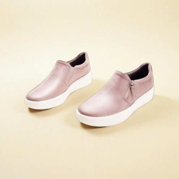 NWOT Clarks Layton Ultimate Comfort Cushion Step Sneaker Size 10 W Metallic Gold - Picture 4 of 5